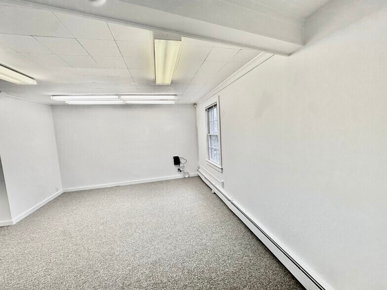 More Photos Of 115 Mason St, Greenwich Freestanding For Lease