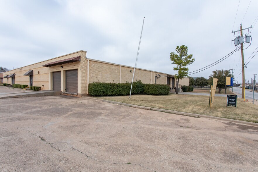 More Photos Of 2200 5th St, Wichita Falls Warehouse For Lease