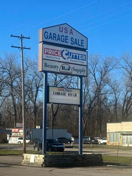 More Photos Of 726-740 28th St SE, Grand Rapids General Retail For Sale