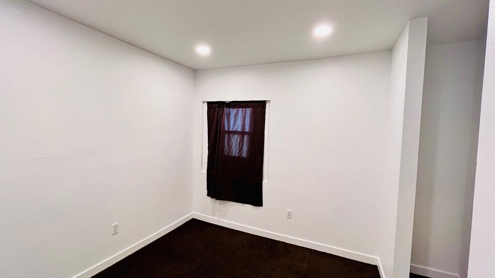 More Photos Of 12036 Bartlett Ave, Adelanto Office Residential For Sale