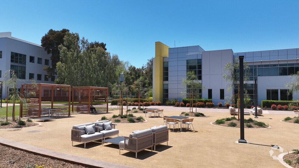 Primary Photo Of 7999 Gateway Blvd, Newark Unknown For Lease