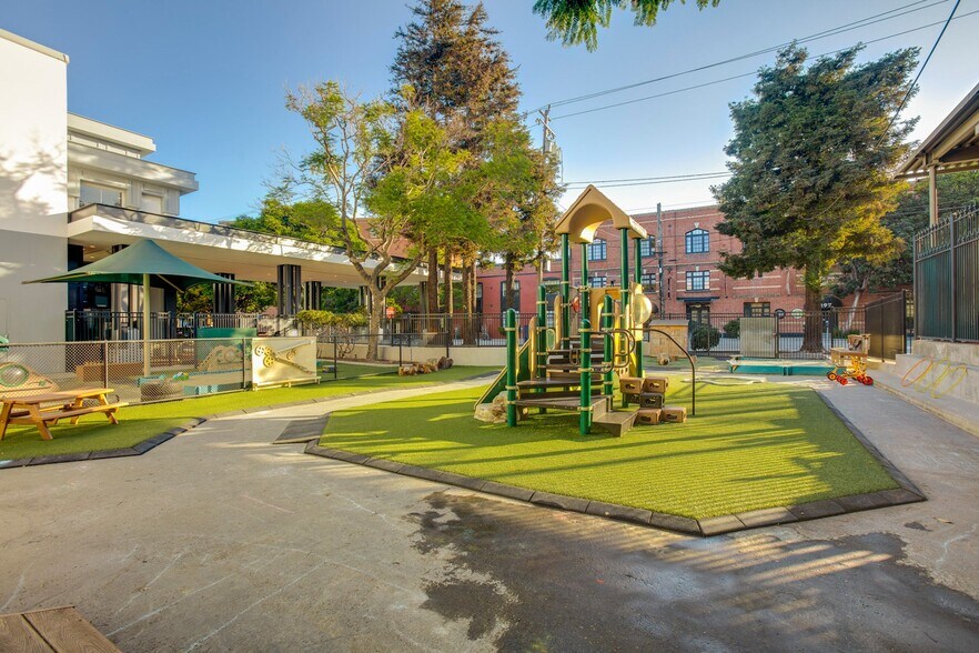 More Photos Of 200 Kansas St, San Francisco Light Manufacturing For Lease