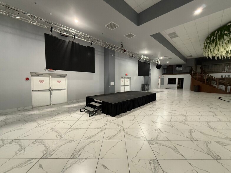 More Photos Of 1101 Bunton Creek Rd, Kyle Storefront Retail Office For Lease