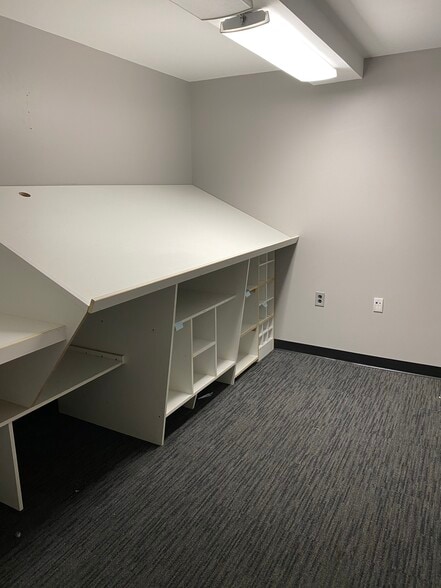 More Photos Of 20 Industrial St W, Clifton Manufacturing For Lease