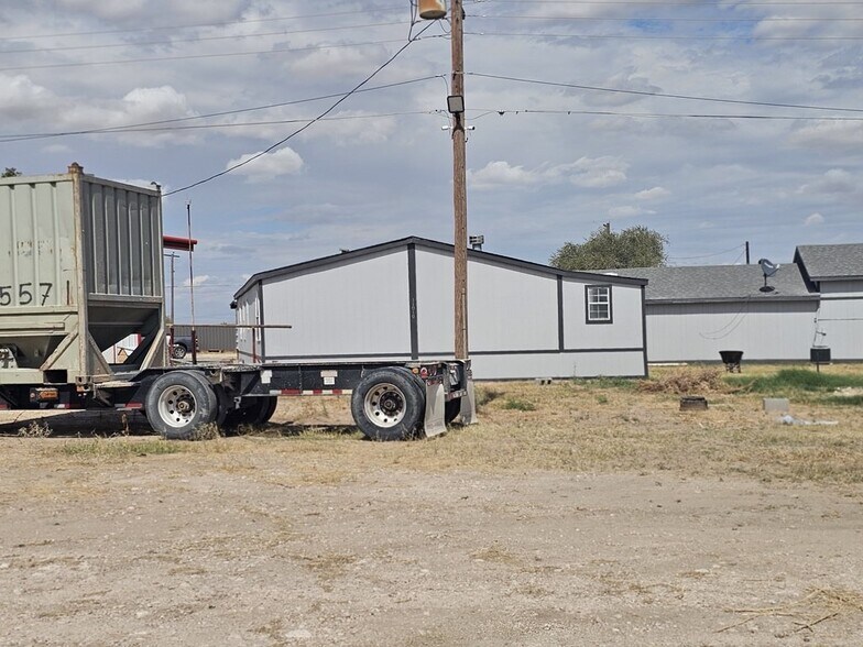 More Photos Of 11010 W Joan Dr, Odessa Warehouse For Lease