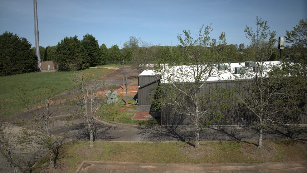 More Photos Of 3455 Keith Bridge Rd, Cumming Freestanding For Sale