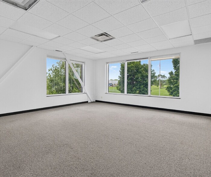 More Photos Of 5500 Canotek Rd, Ottawa Flex For Sale