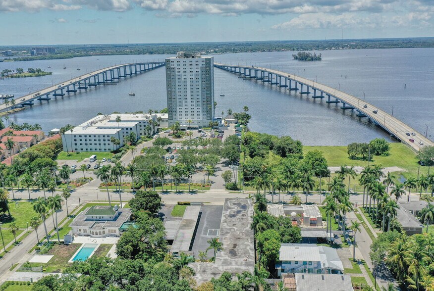 More Photos Of 2548-2550 First St, Fort Myers Loft Creative Space For Lease