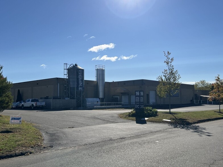 More Photos Of 16 Business Park Dr, Branford Warehouse For Lease