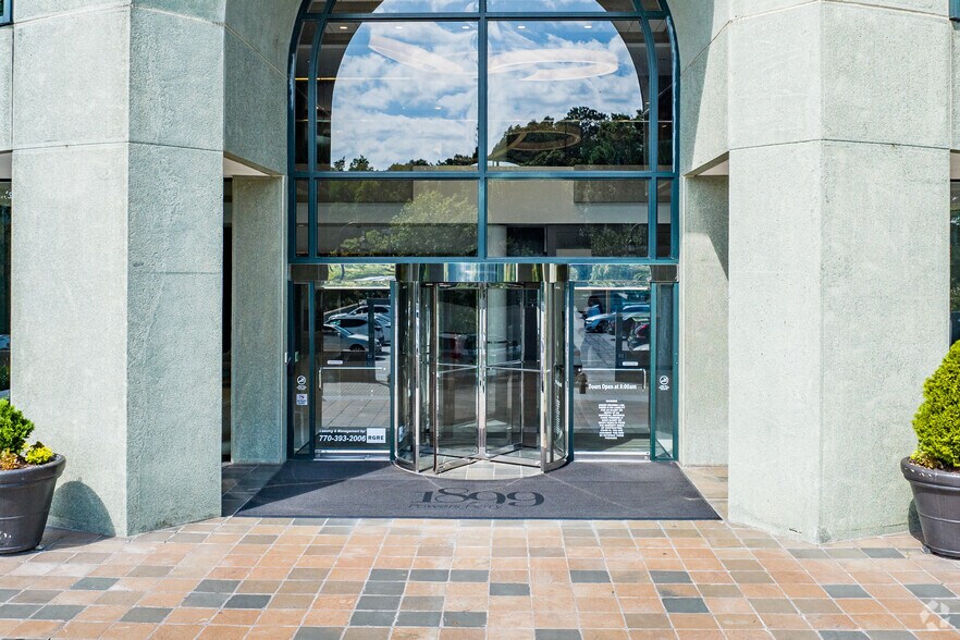 More Photos Of 1899 Powers Ferry Rd SE, Atlanta Office For Lease