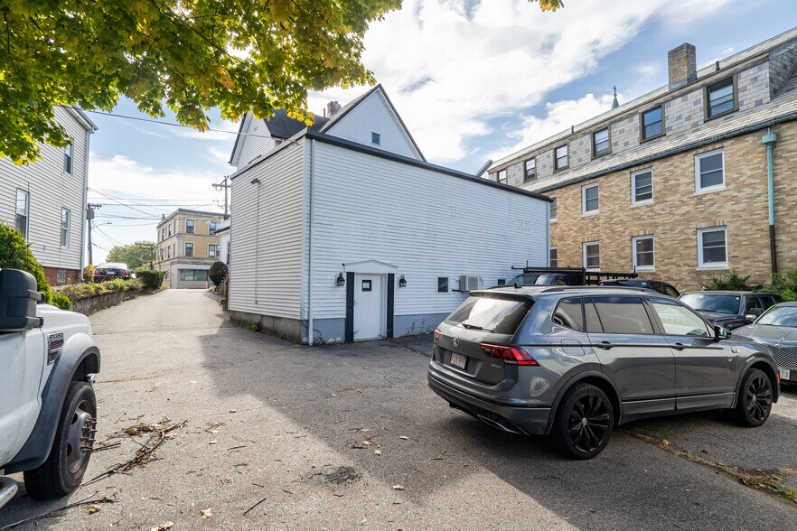 More Photos Of 786 Mount Auburn St, Watertown Funeral Home For Sale