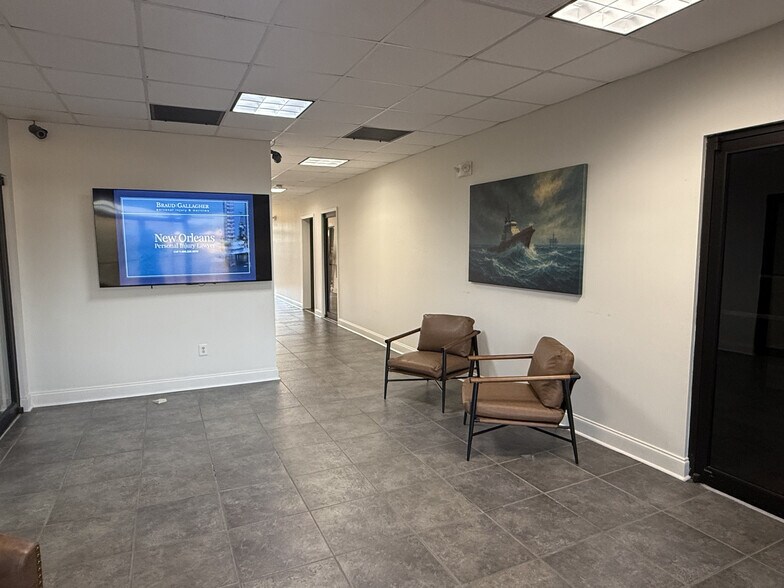 More Photos Of 111 N Causeway Blvd, Mandeville Office For Lease