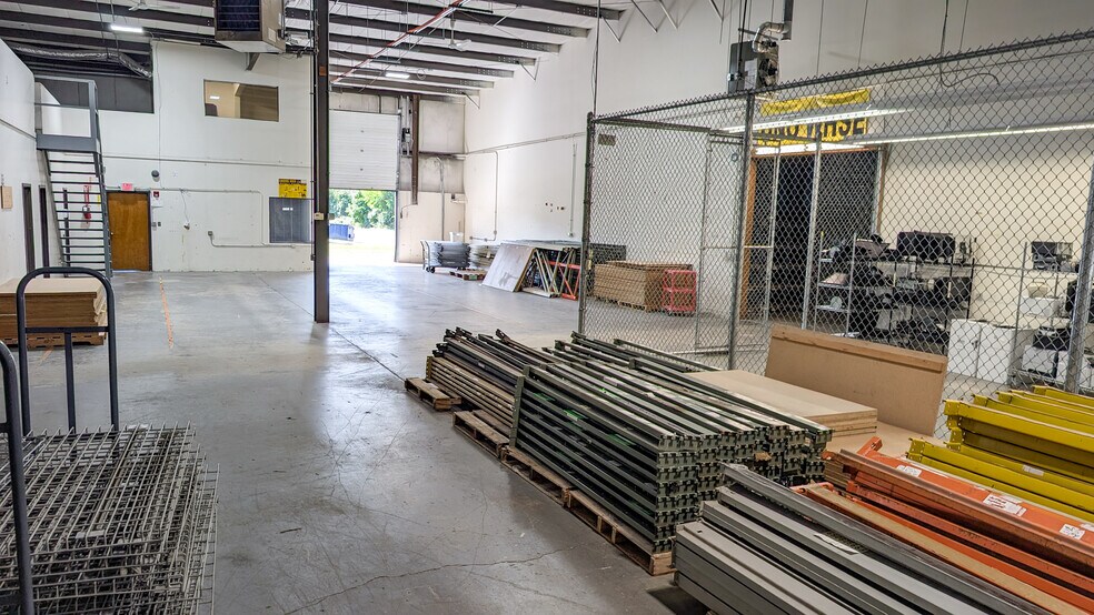 More Photos Of 242 Branford Rd, North Branford Light Manufacturing For Lease