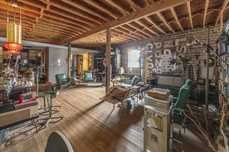 More Photos Of 502 N Hickory St, Champaign Research And Development For Sale