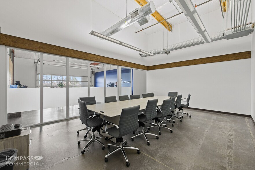 More Photos Of 1001 SW Emkay Dr, Bend Office For Sale