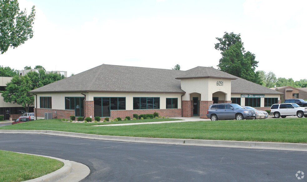 More Photos Of 6051 N Chestnut Ave, Gladstone Office For Lease