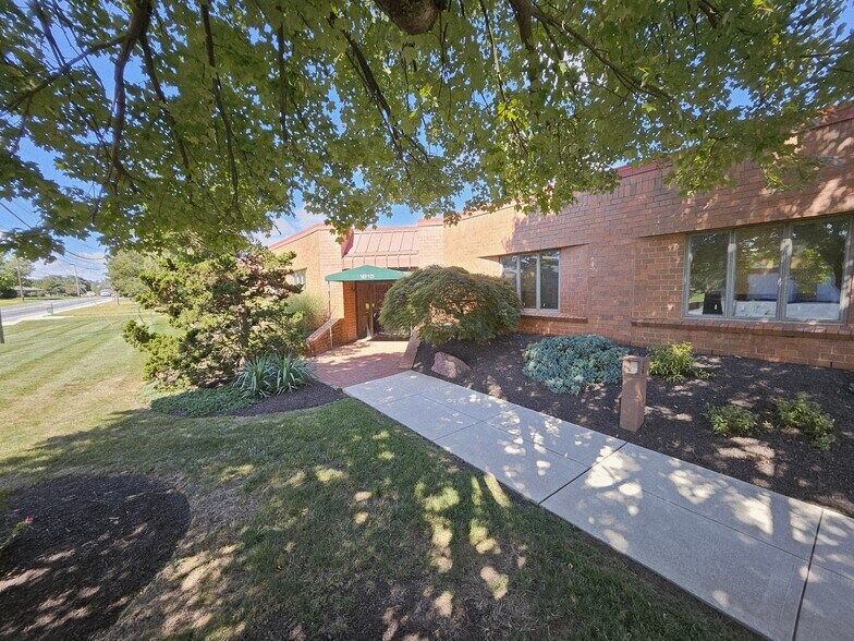 More Photos Of 1815 Schadt Ave, Whitehall Medical For Lease