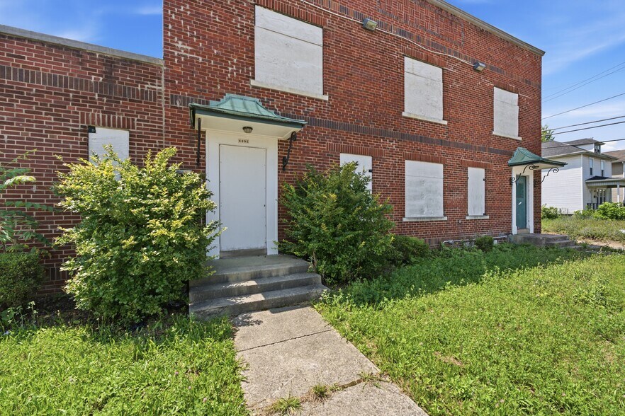 More Photos Of 2575 Cleveland Ave, Columbus Office For Sale