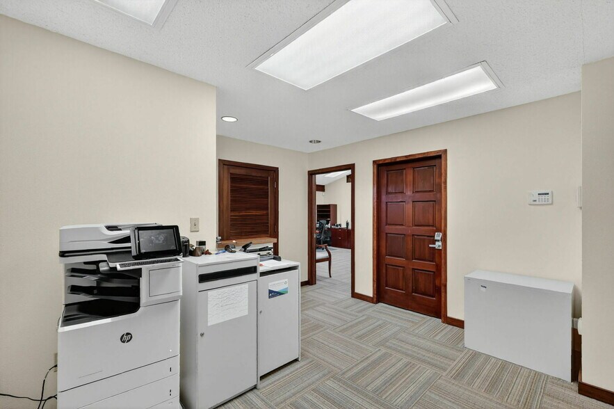 More Photos Of 1029 W Magnolia St, Leesburg Office For Sale