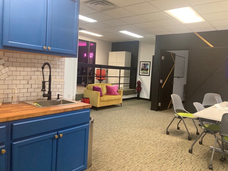 More Photos Of 302-306 E Wilson St, Madison Office For Lease