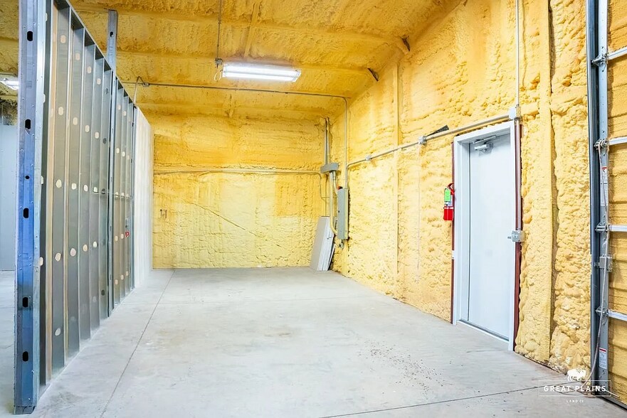 More Photos Of 204 S Broadway Ave, Hinton Storefront Retail Office For Sale