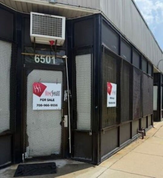 More Photos Of 6507 1/2 S Saint Lawrence Ave, Chicago Storefront For Sale