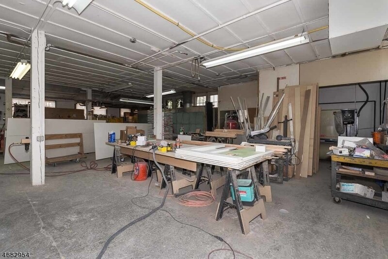 More Photos Of 131 Lincoln Blvd, Middlesex Manufacturing For Lease