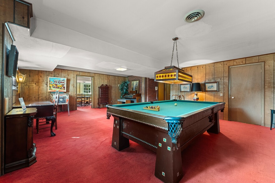 More Photos Of 550 Warner rd, Vienna Specialty For Sale