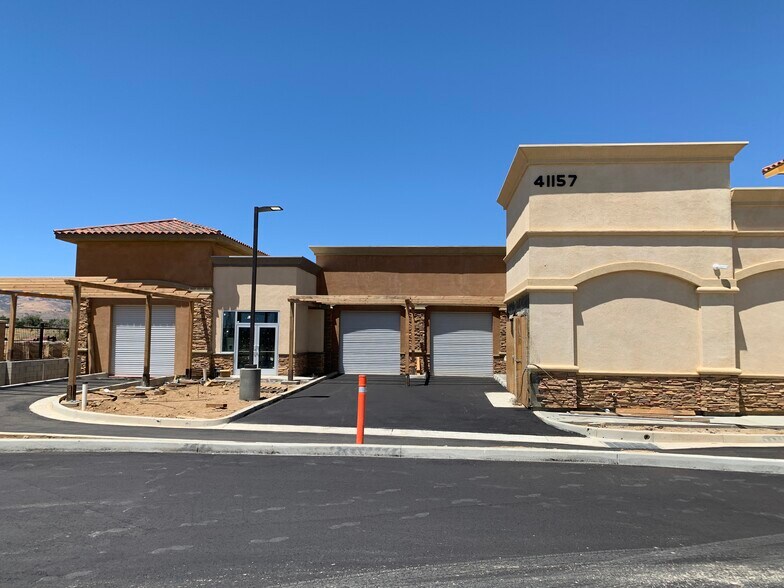 More Photos Of 41155 10th St W, Palmdale Service Station For Lease