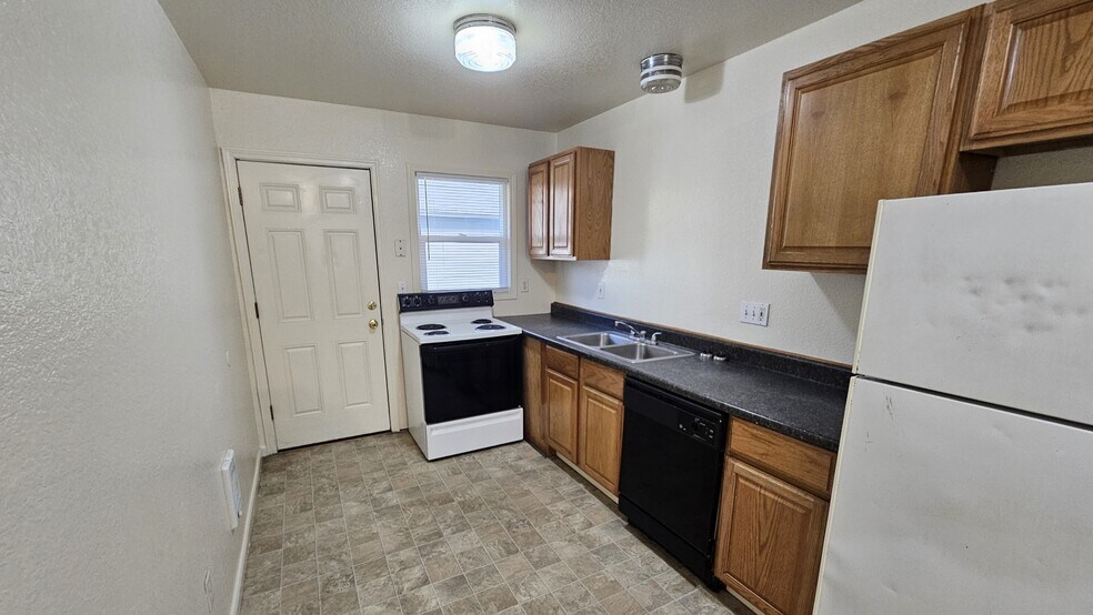 More Photos Of 1615 9th Ave, Longview Apartments For Sale