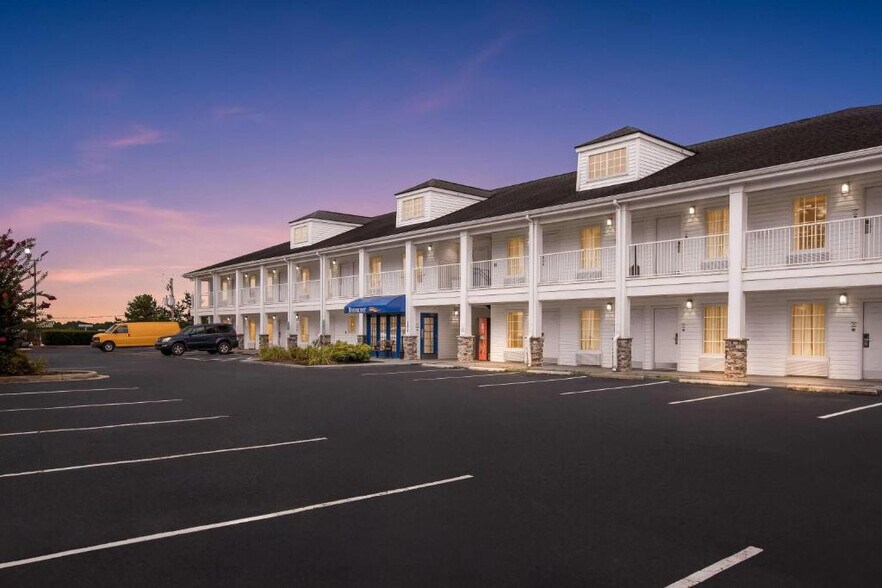 More Photos Of 164 Jameson Inn Dr, Forest City Hotel For Sale