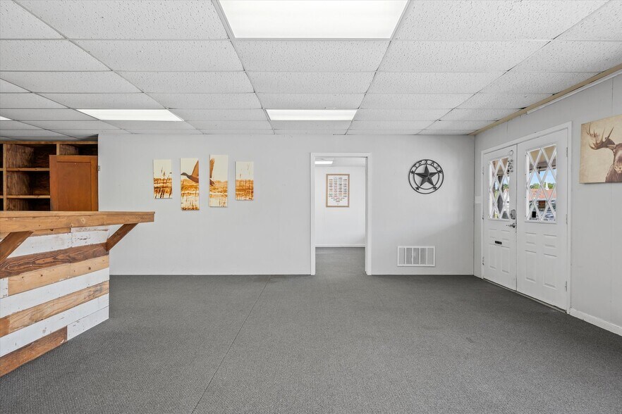 More Photos Of 203 N Spring St, Grand Saline Office For Sale