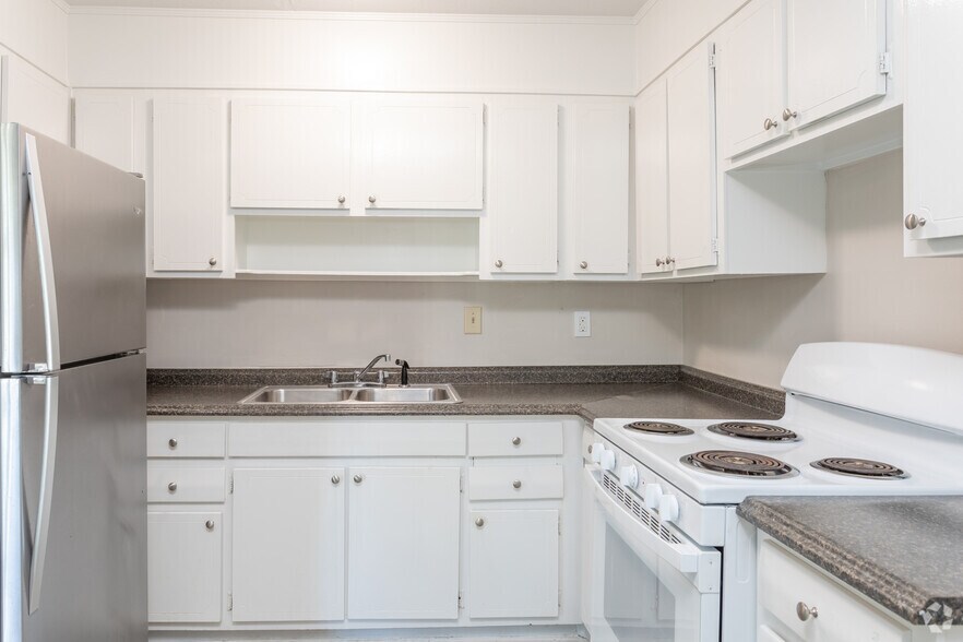 More Photos Of 2109 Elvira St, Fayetteville Apartments For Sale