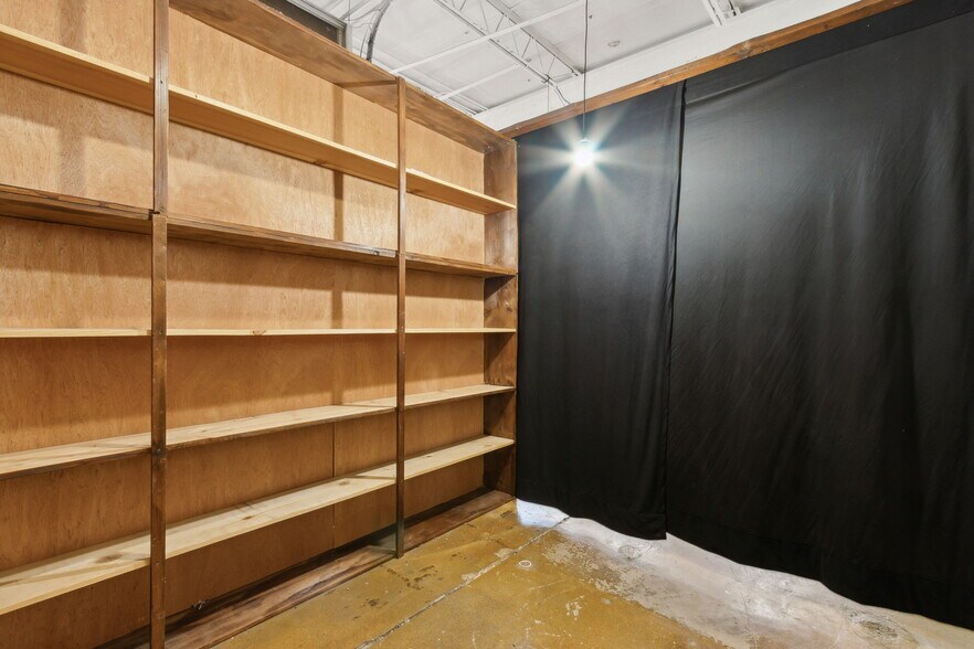 More Photos Of 30 Barber Rd, Macclenny Showroom For Sale