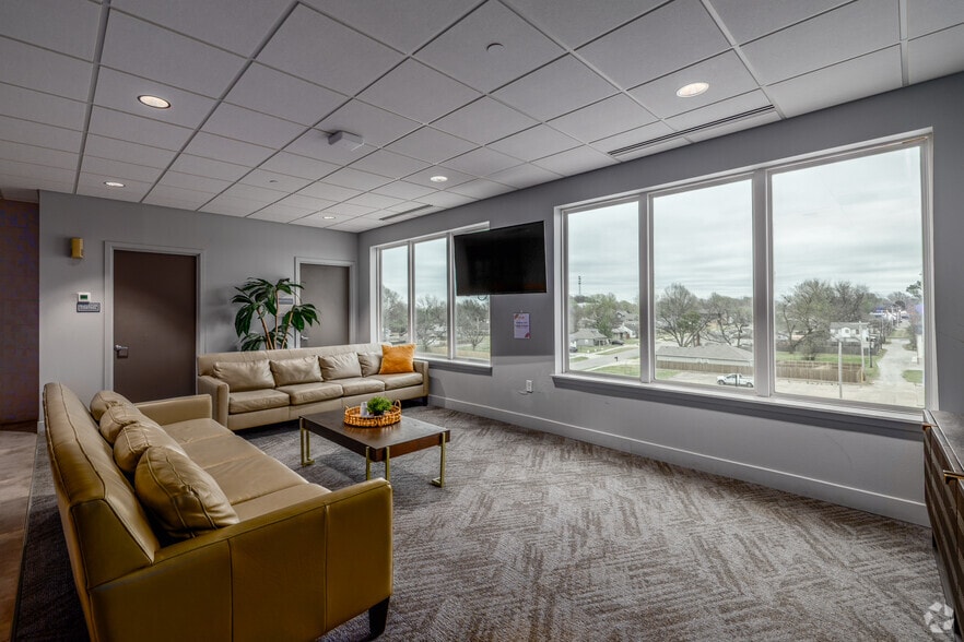 More Photos Of 305 N Main St, Broken Arrow Apartments For Lease