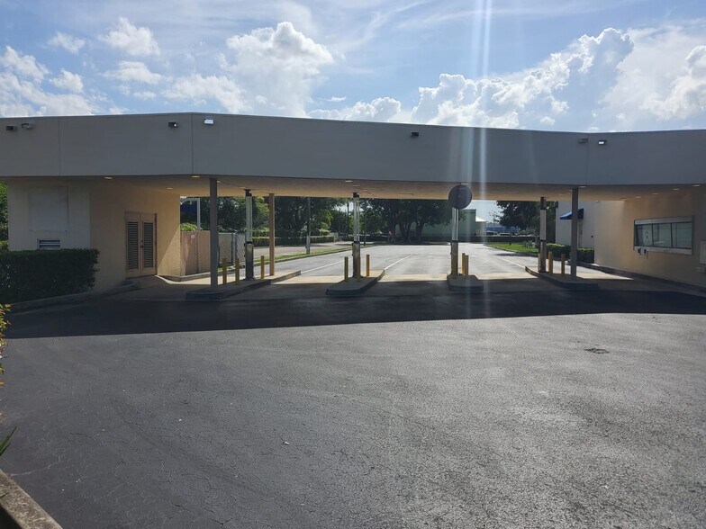 More Photos Of 1750 NE 8th St, Homestead Bank For Sale