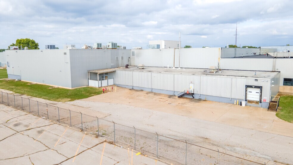 More Photos Of 510 E Agency Rd, West Burlington Manufacturing For Lease