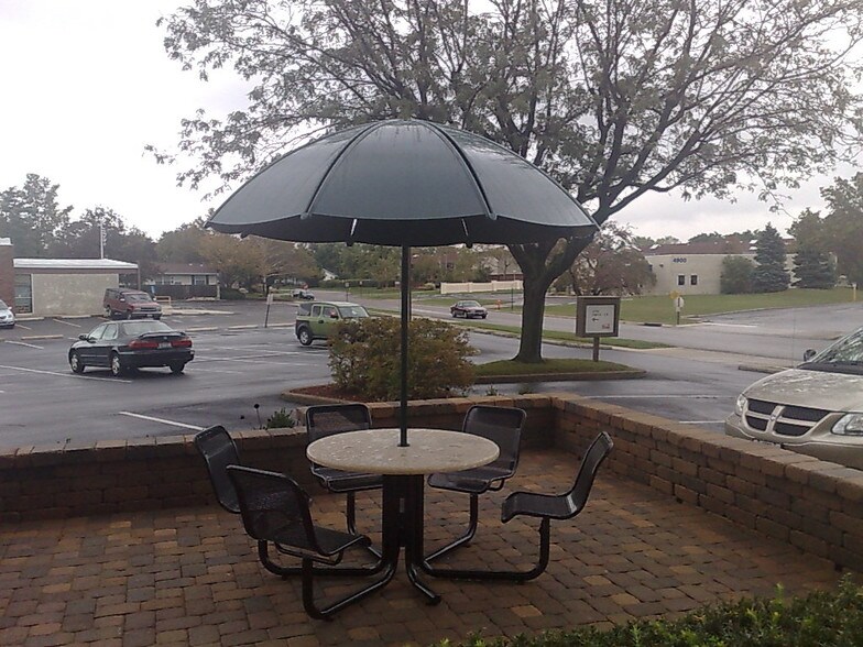 More Photos Of 2000 W Henderson Rd, Columbus Office For Lease