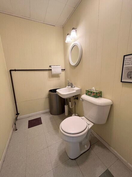 More Photos Of 1305 Black St, Pekin Flex For Sale