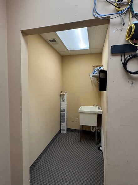 More Photos Of 1604 NW Mock Ave, Blue Springs Medical For Lease