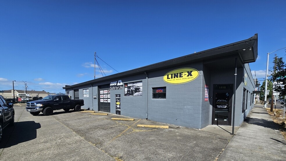 More Photos Of 1406 Tennant Way, Longview Freestanding For Sale