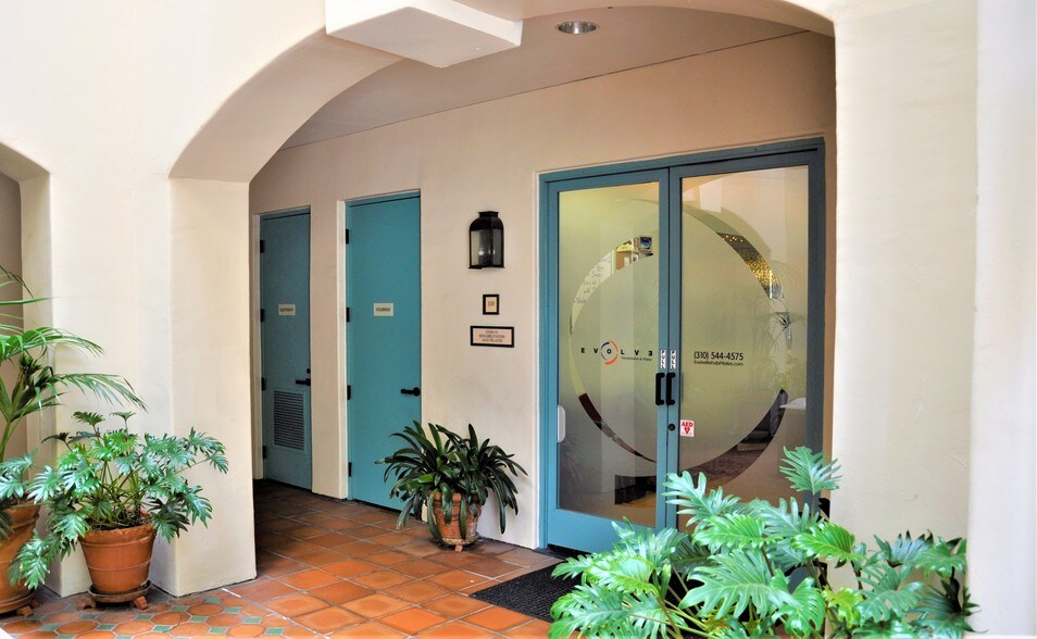 More Photos Of 550 Silver Spur Rd, Rancho Palos Verdes Office For Lease