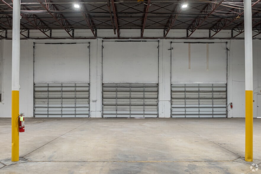 More Photos Of 2213 E Pioneer Dr, Irving Manufacturing For Lease