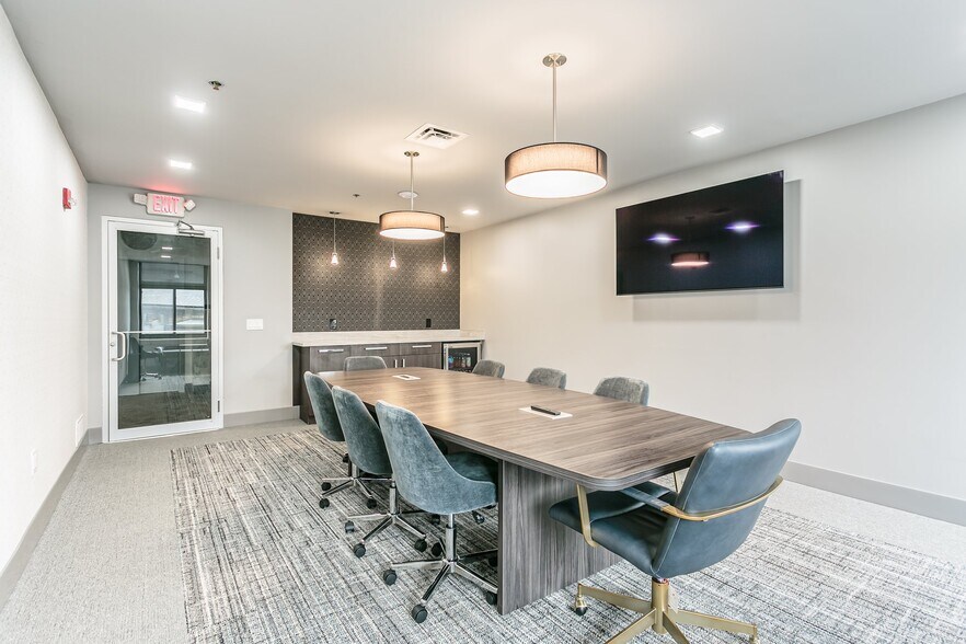 More Photos Of 277 Alexander St, Rochester Office Residential For Lease