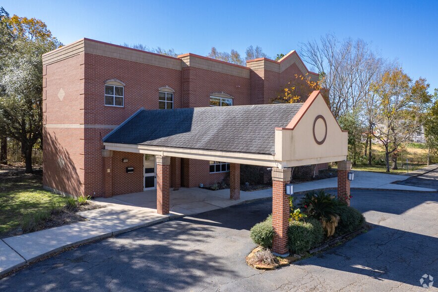 Primary Photo Of 2101 S Loop 336 W, Conroe Office For Lease