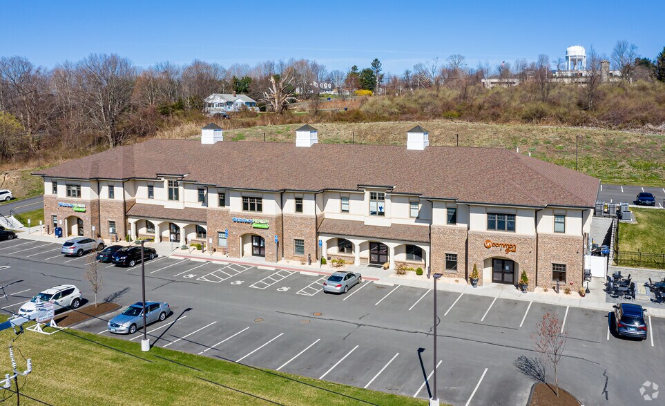 More Photos Of 777 Echo Lake Rd, Watertown Office For Lease