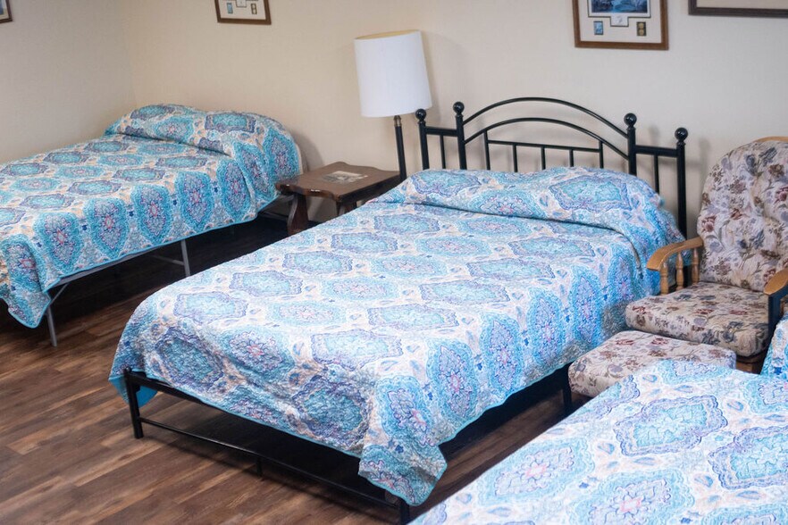 More Photos Of 402 Mae Orr St, Enfield Hotel For Sale