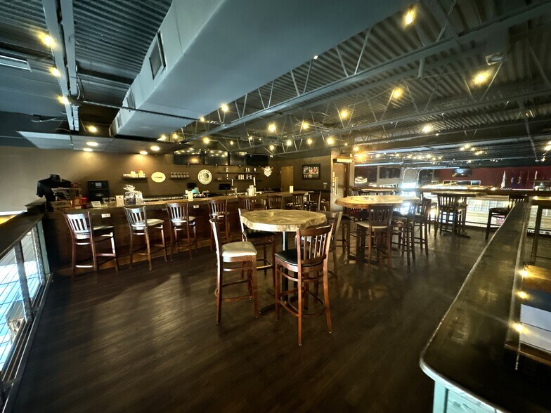 More Photos Of 201 E Center St, Tarpon Springs Bar For Lease
