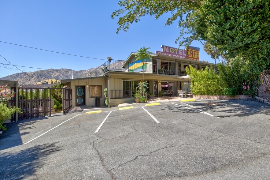More Photos Of 13383 Sierra Way, Kernville Hotel For Sale