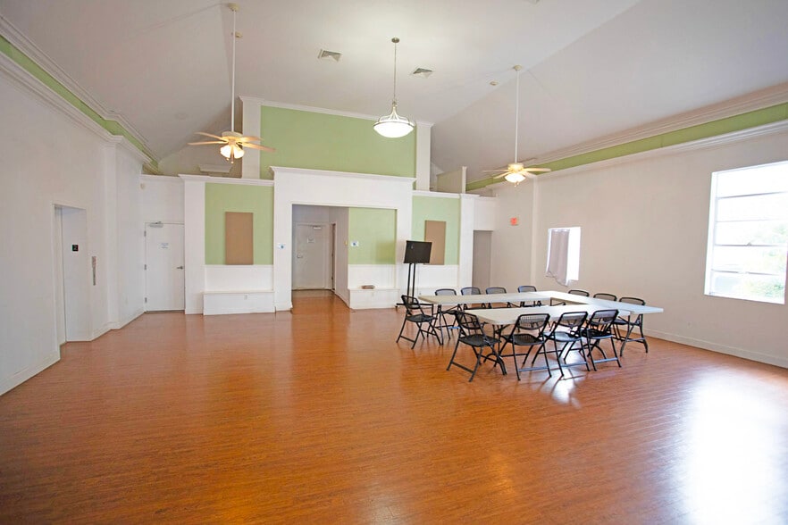 More Photos Of 1310 22nd Ave S, Saint Petersburg Religious Facility For Sale
